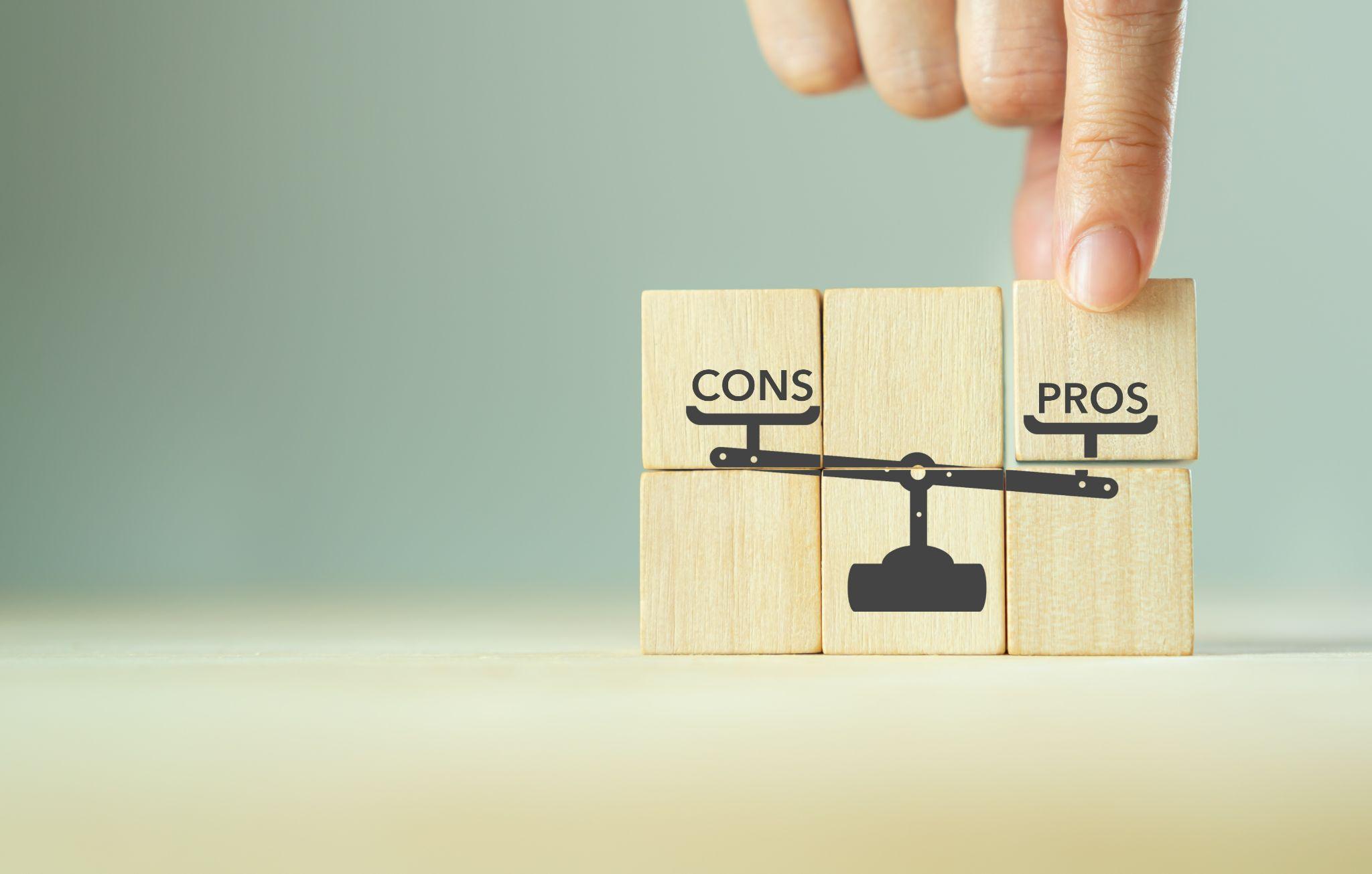 Quantitative Pros and Cons analysis concept.