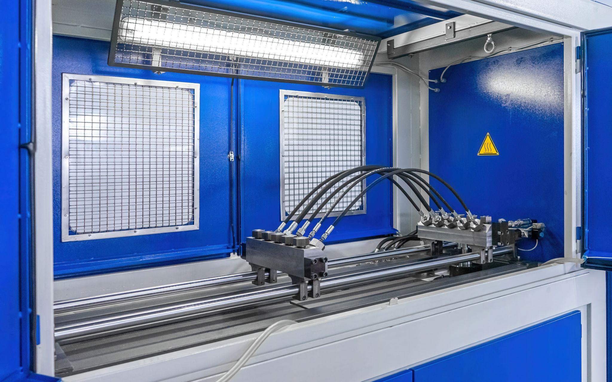 Chamber for testing high pressure hydraulic hoses. Testing of finished products at the factory.