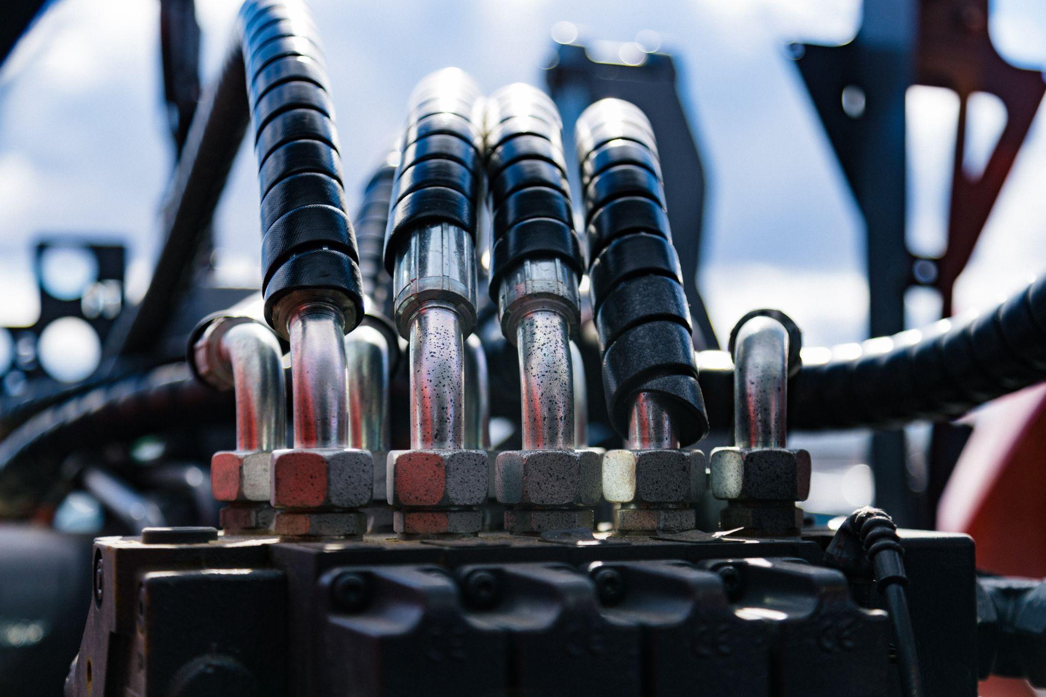 Connected hydraulic pressure pipes system of construction