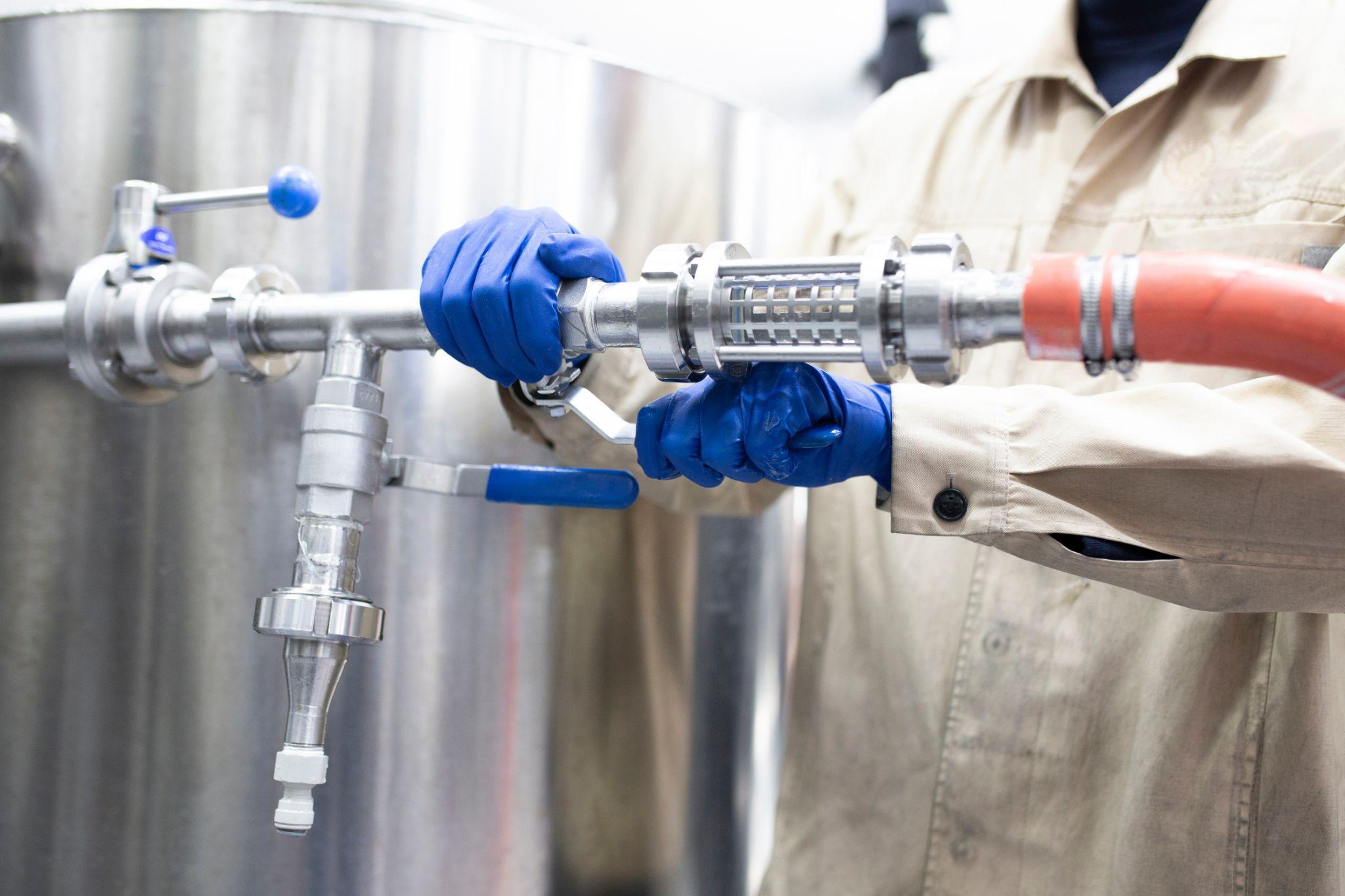 Industrial hose repair service