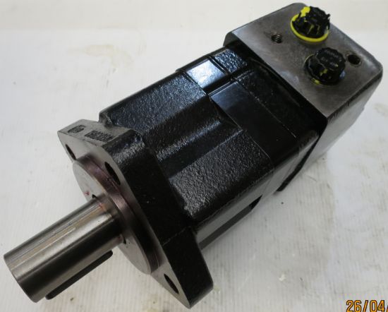 Picture of WHITE 100CC/REV 32MM SHAFT 4 BOLT