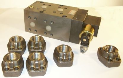 Picture of 1''  BSP 2 IN 6 OUT TRI DIV 24V