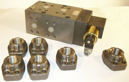 Picture of 1''  BSP 2 IN 6 OUT TRI DIV 24V