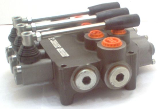 Picture of 3 BANK 1/2'' BSP MONOBLOCK VALVE