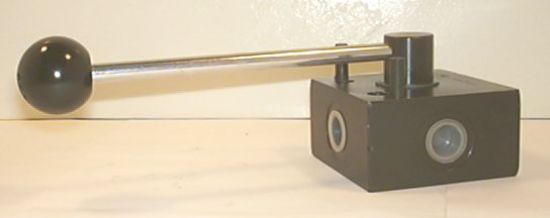 Picture of 3/8 BSP 3 WAY OPEN C'TRE DIVER