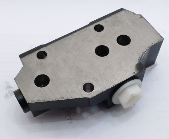 Picture of V5-60 OUTLET COVER TOP 1/2 BSP